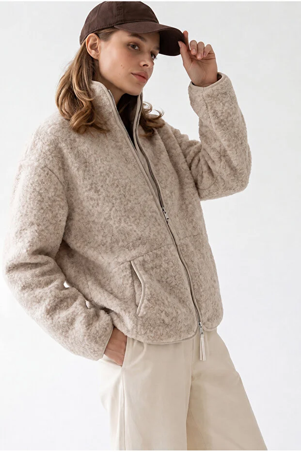 Kadın Fermuarlı Önden Cepli Yumuşak Dokulu Dik Yaka Polar Sweatshirt Naturel